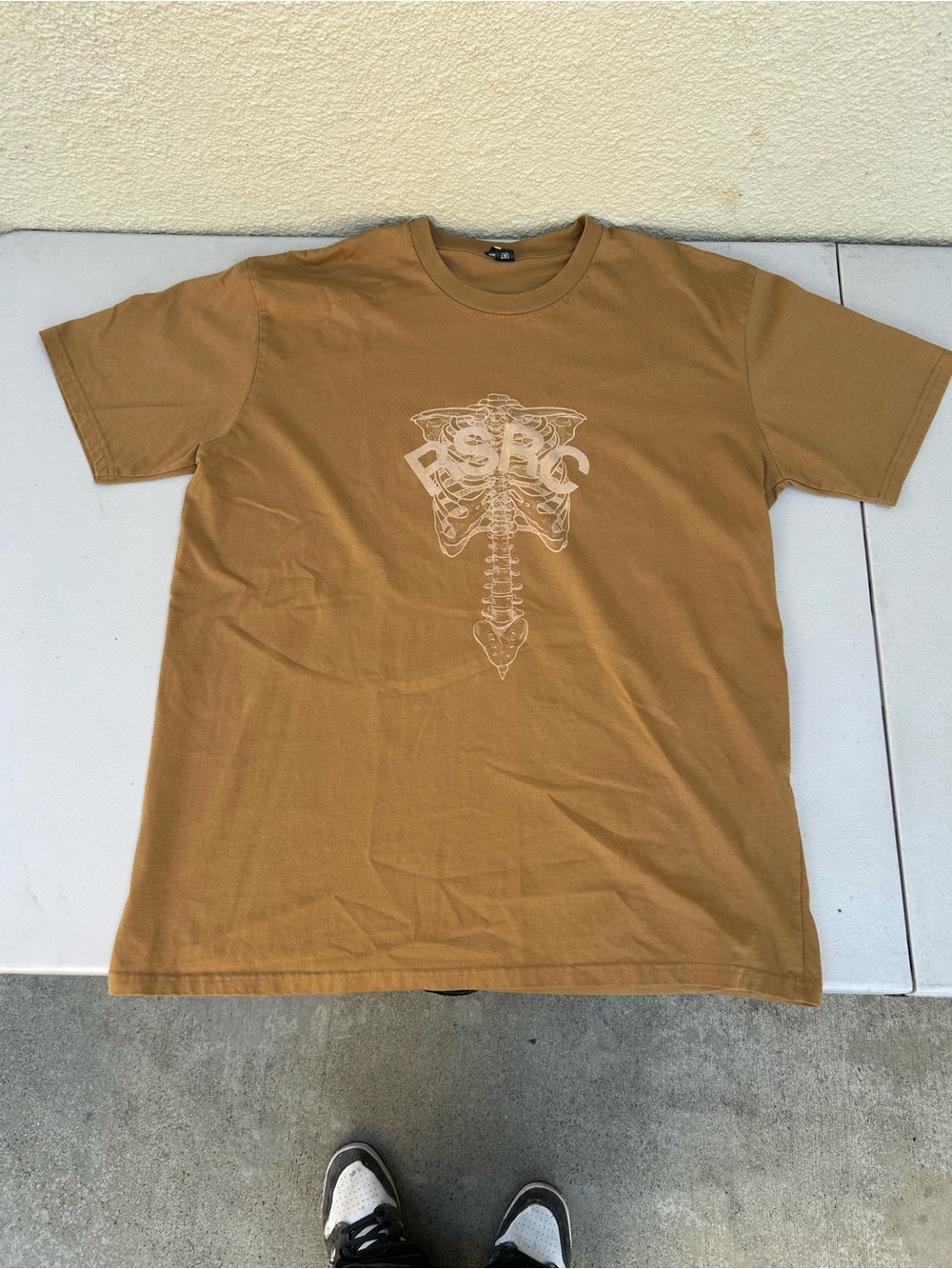 Men's Short-Sleeve Graphic Tee in Caramel Brown